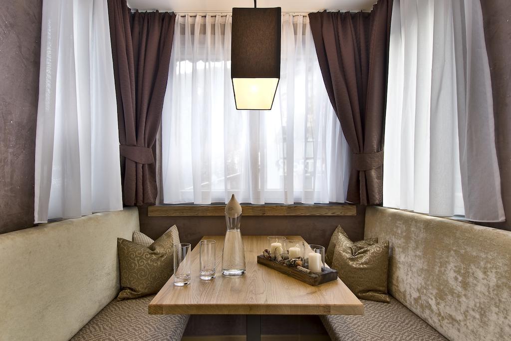Pete Alpine Boutique Hotel - Klein Und Fein - Private Spa Suiten Und Zimmer Sankt Anton am Arlberg Pokoj fotografie