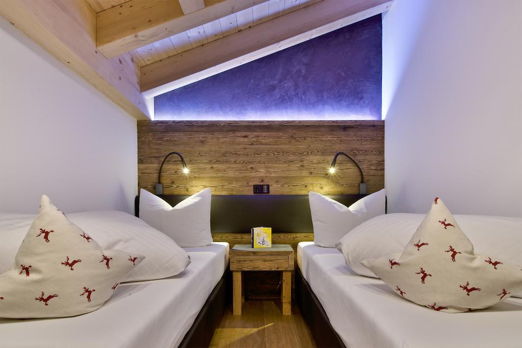 Pete Alpine Boutique Hotel - Klein Und Fein - Private Spa Suiten Und Zimmer Sankt Anton am Arlberg Pokoj fotografie