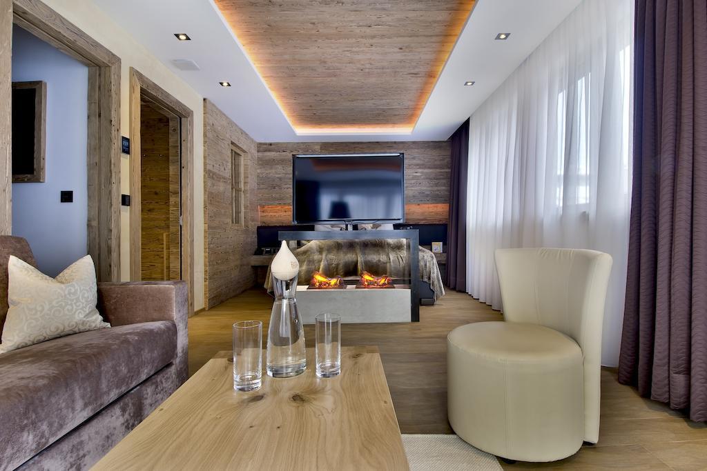 Pete Alpine Boutique Hotel - Klein Und Fein - Private Spa Suiten Und Zimmer Sankt Anton am Arlberg Pokoj fotografie