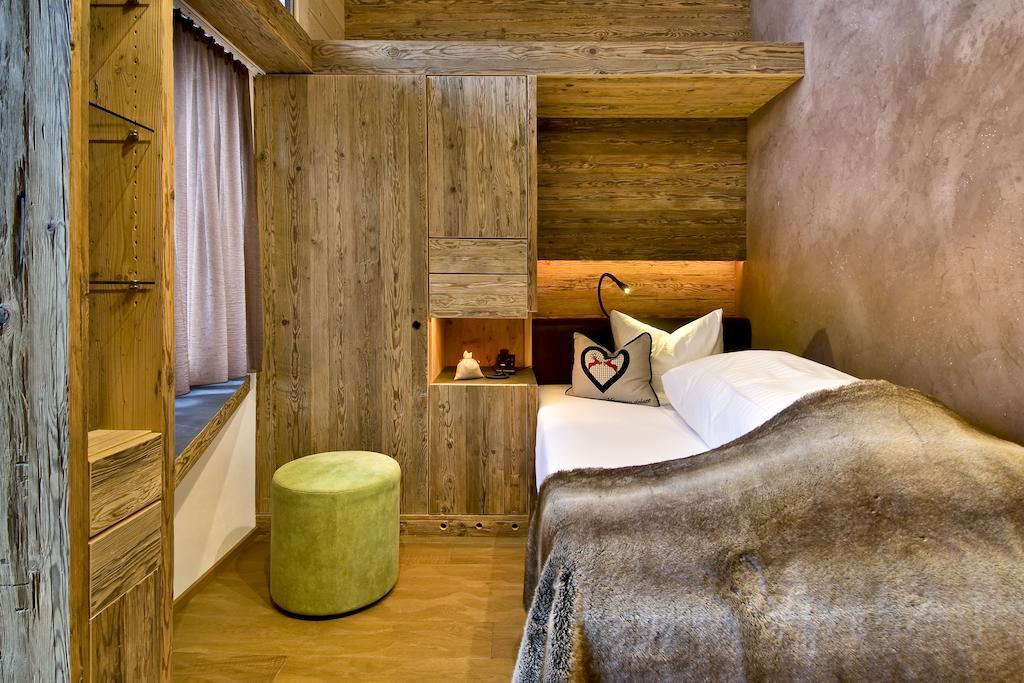 Pete Alpine Boutique Hotel - Klein Und Fein - Private Spa Suiten Und Zimmer Sankt Anton am Arlberg Pokoj fotografie