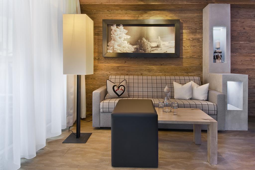Pete Alpine Boutique Hotel - Klein Und Fein - Private Spa Suiten Und Zimmer Sankt Anton am Arlberg Pokoj fotografie