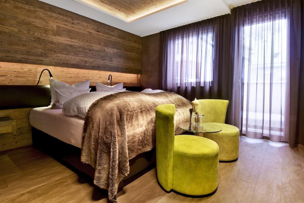 Pete Alpine Boutique Hotel - Klein Und Fein - Private Spa Suiten Und Zimmer Sankt Anton am Arlberg Pokoj fotografie