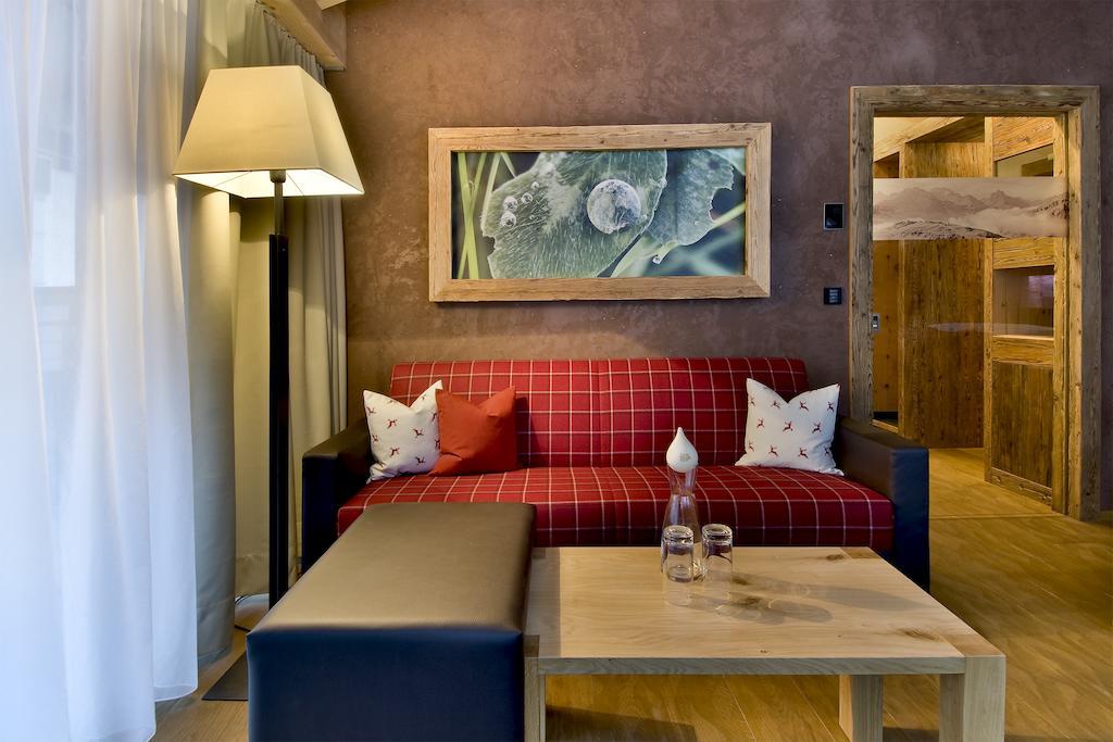 Pete Alpine Boutique Hotel - Klein Und Fein - Private Spa Suiten Und Zimmer Sankt Anton am Arlberg Pokoj fotografie