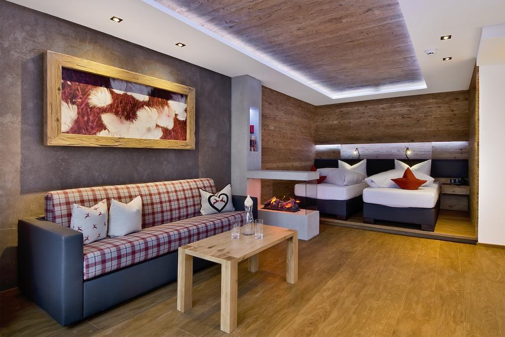 Pete Alpine Boutique Hotel - Klein Und Fein - Private Spa Suiten Und Zimmer Sankt Anton am Arlberg Pokoj fotografie