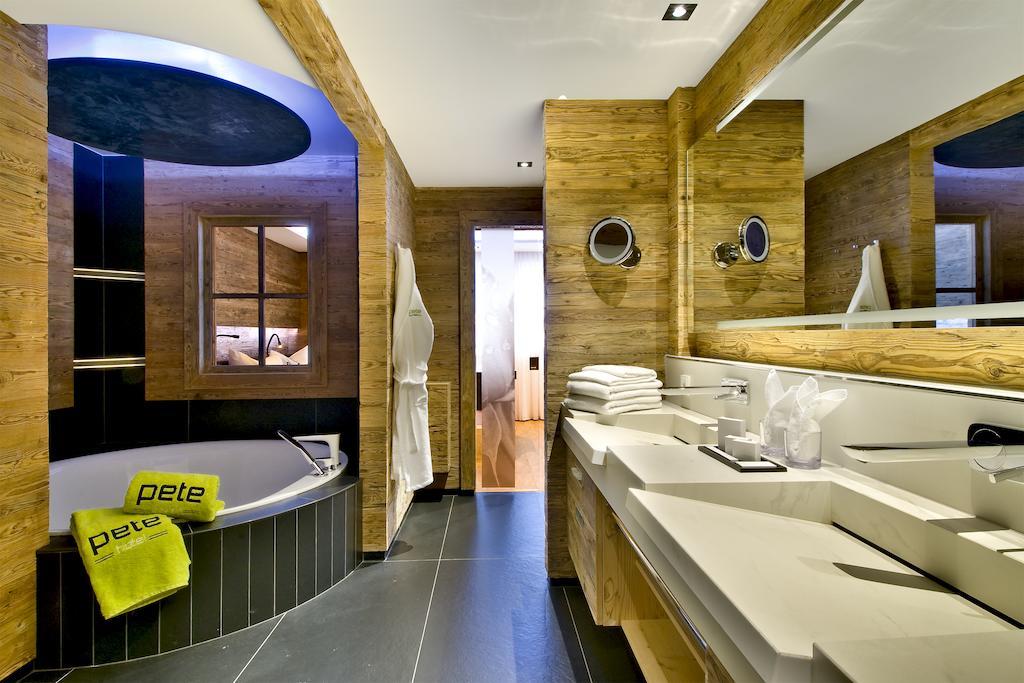 Pete Alpine Boutique Hotel - Klein Und Fein - Private Spa Suiten Und Zimmer Sankt Anton am Arlberg Pokoj fotografie