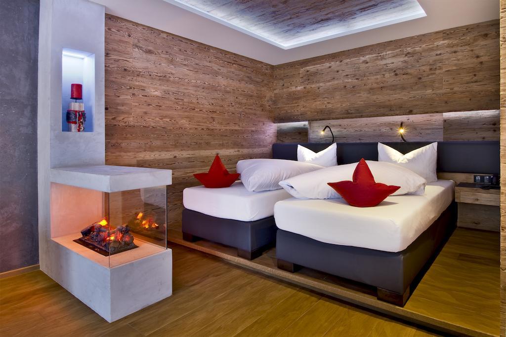 Pete Alpine Boutique Hotel - Klein Und Fein - Private Spa Suiten Und Zimmer Sankt Anton am Arlberg Pokoj fotografie